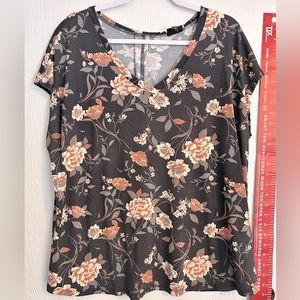 FINAL SALE Torrid Floral Short Sleeve Top Size 1